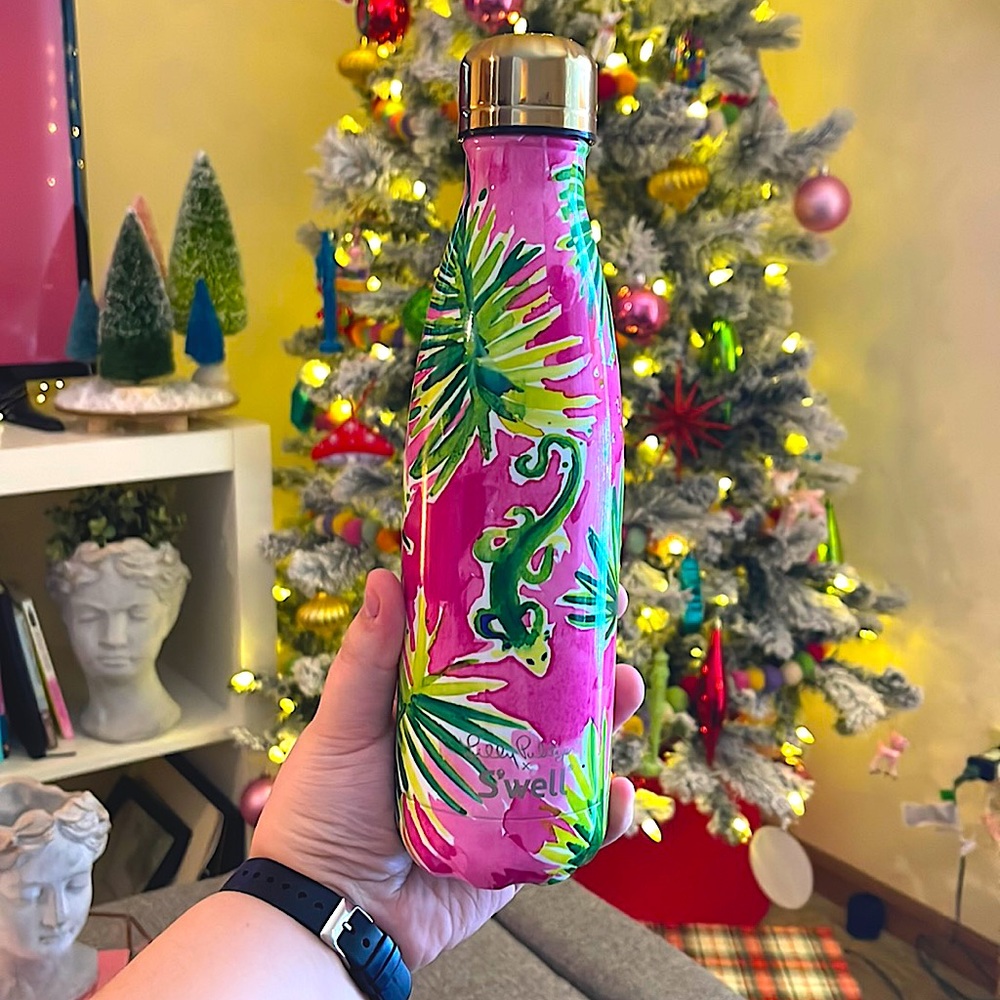 Lilly x Swell 17 oz bottle in Royal Lime Tiki Palm Pink Green LIMITED EDITION!